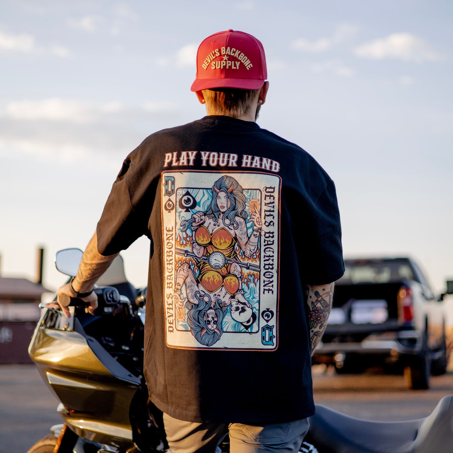Play Your Hand Heavyweight T